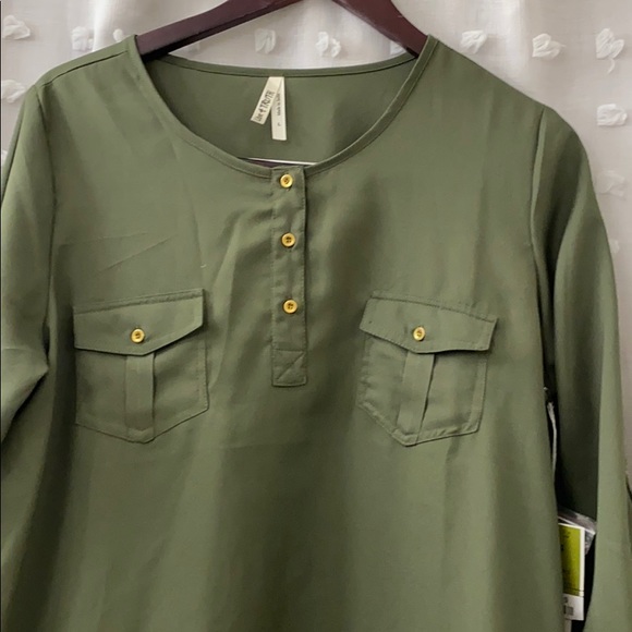 Shirt - Picture 2 of 3